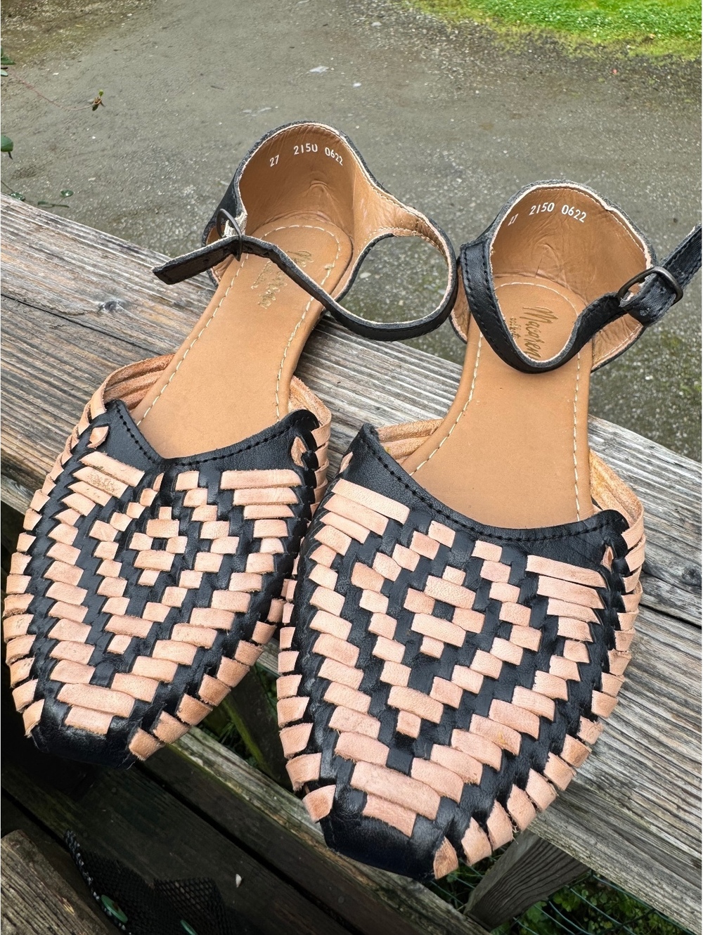 Macarena Collection Black and Tan Woven Leather Flats Size 11